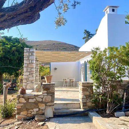 Elitas Lodge: Cosy Cycladic Outside Paroikia